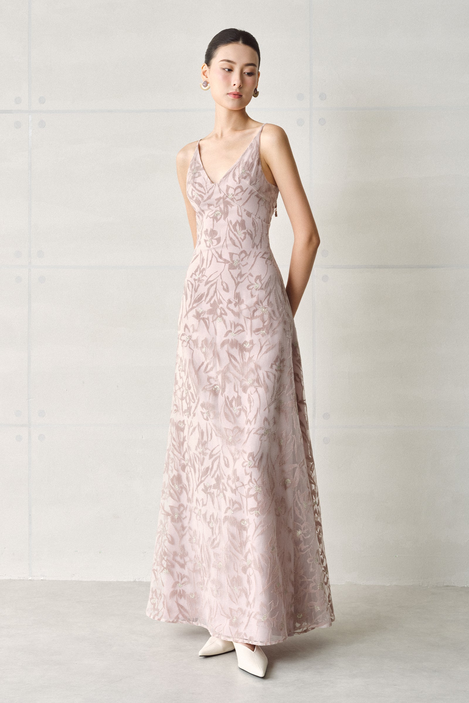 Women's Gemma V-Neck Embroidery Maxi Dress S/M/Customize Dusty Pink Floral  MEAN BLVD