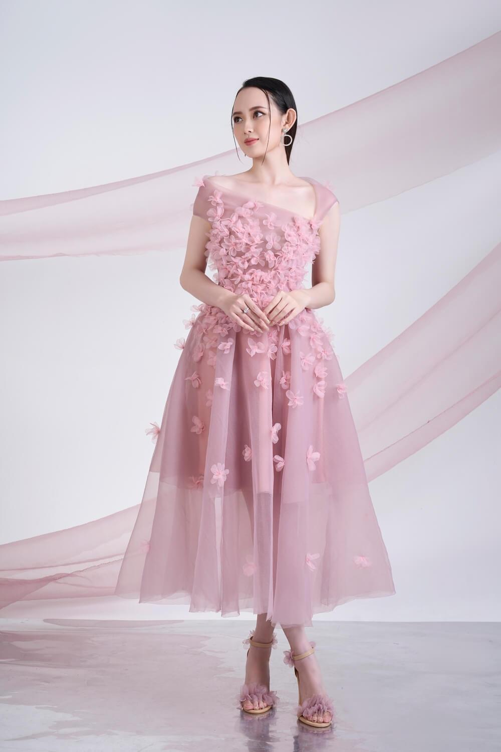 Women's Cynna Fit and Flare Asymmetric Organza Midi Dress XS/S/M/L/XL Blue/Pink MEAN BLVD M / Blue Women's Cynna Fit and Flare Asymmetric Organza Midi Dress XS/S/M/L/XL Blue/Pink MEAN BLVD M / Blue