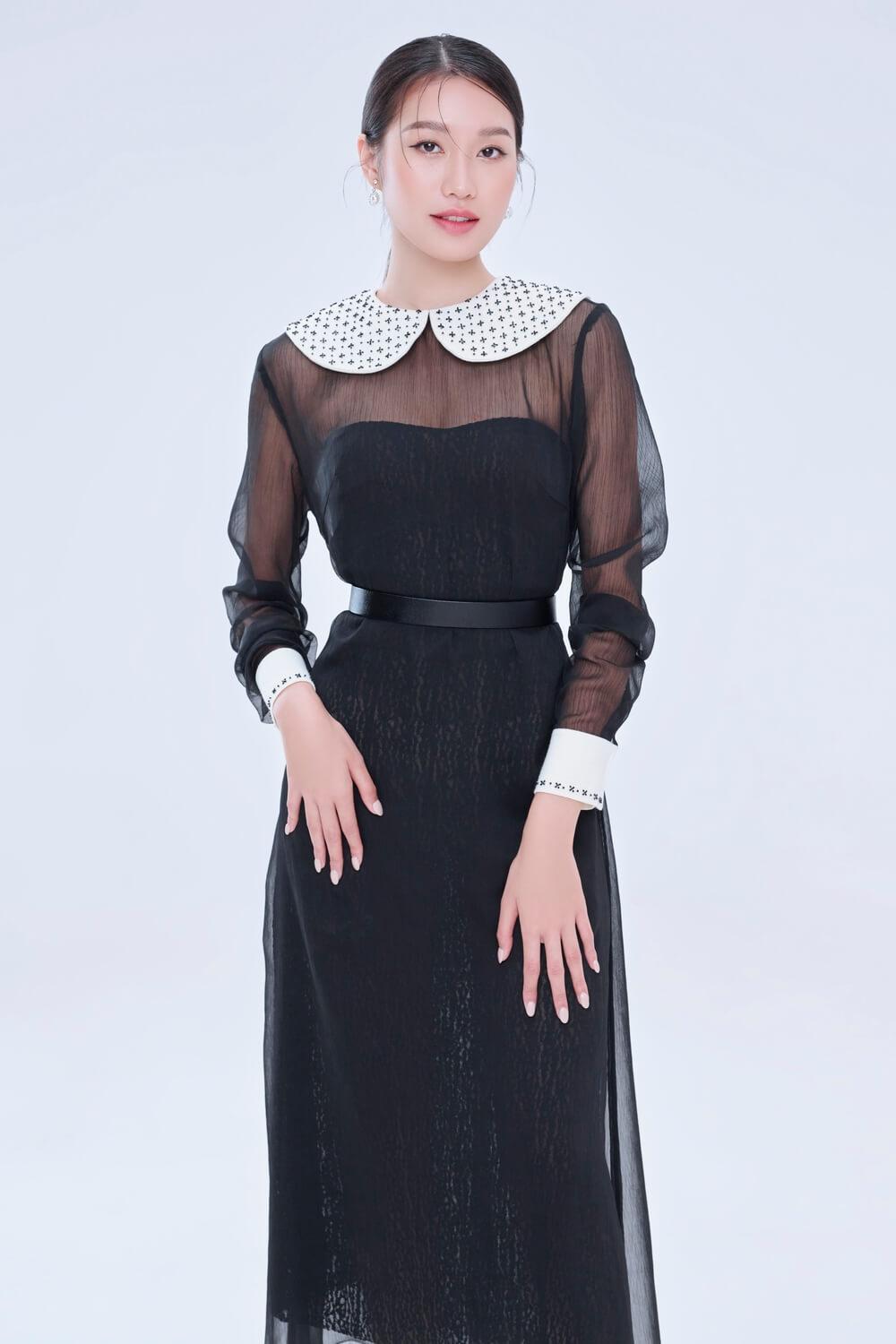 Women's Everleigh Straight Round Neck Lace Maxi Dress XS/S/M/L Black MEAN BLVD M / Black