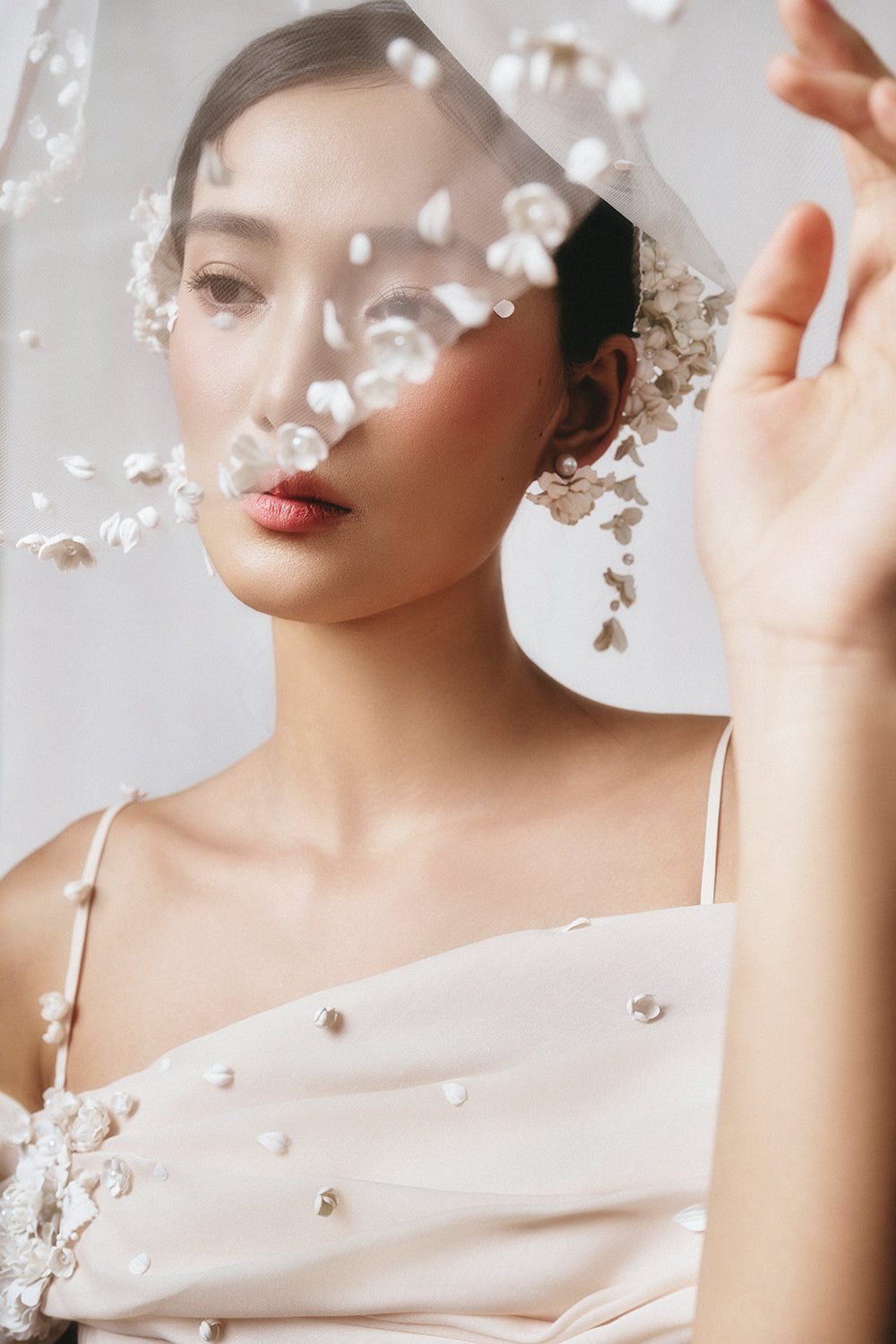 Hoang Uyen Off-Shoulder Applique Ao Dai