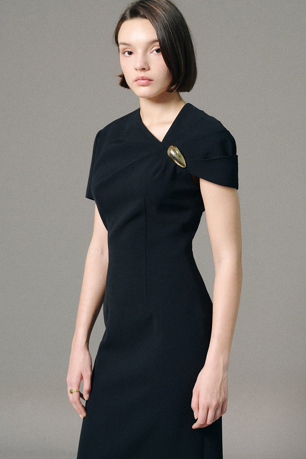 Aveline Asymmetric Neck Midi Dress Black / S