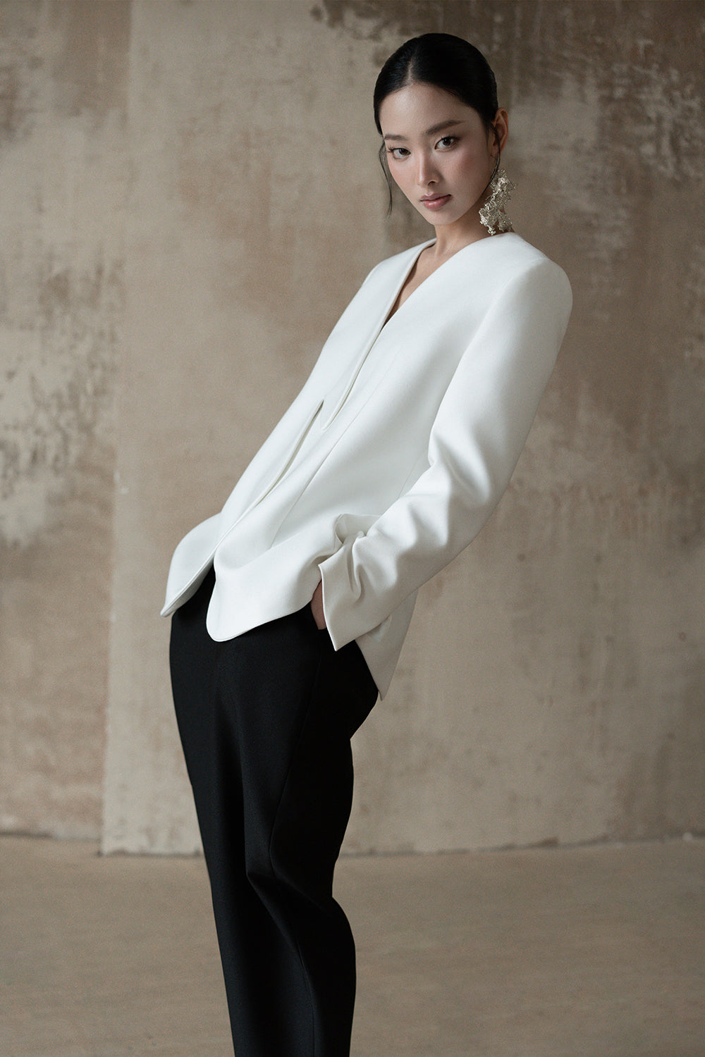 Auryth V-Neck Blazer