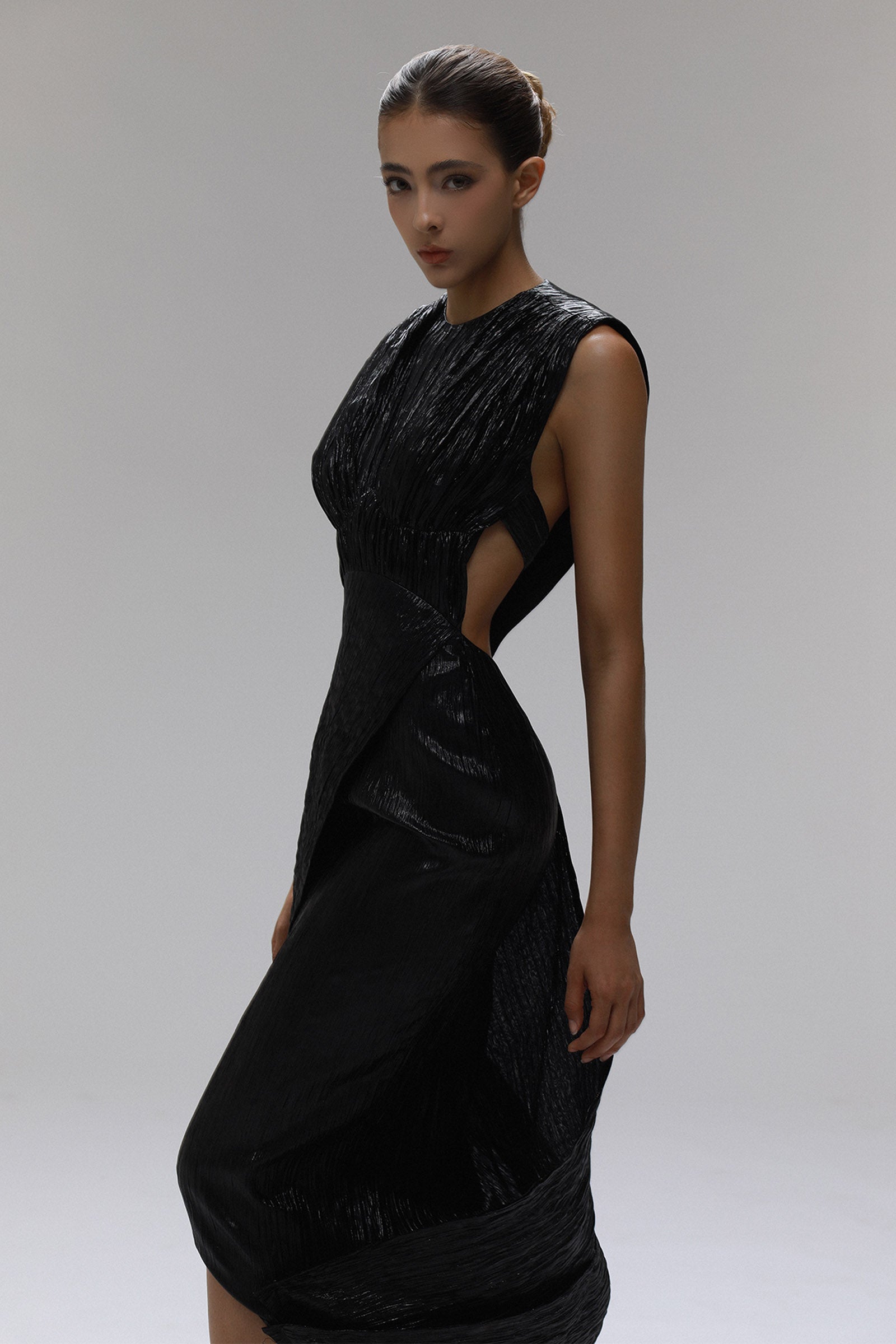 Wandering Round Neck Midi Dress