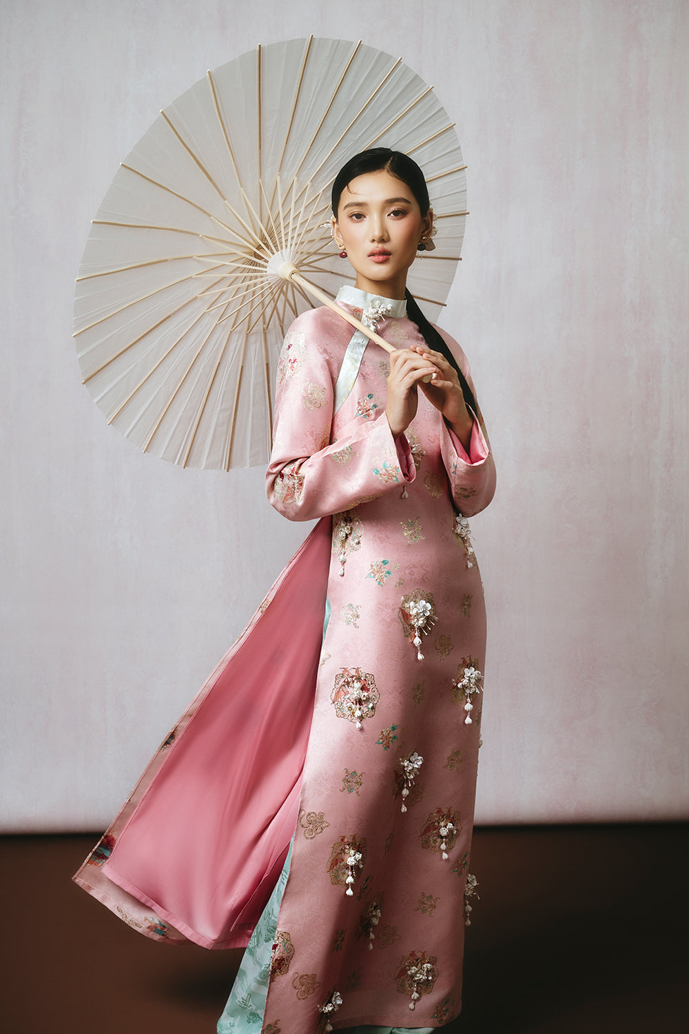 Hoa Uyen Mandarin Bead Ao Dai