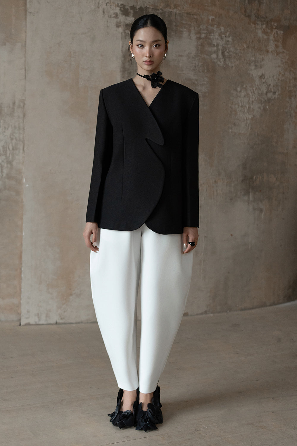 Auryth V-Neck Blazer