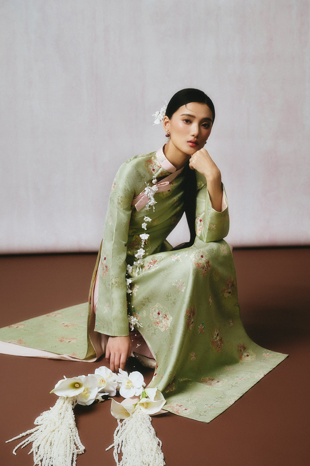 Thuong Uyen Straight Ribbon Ao Dai