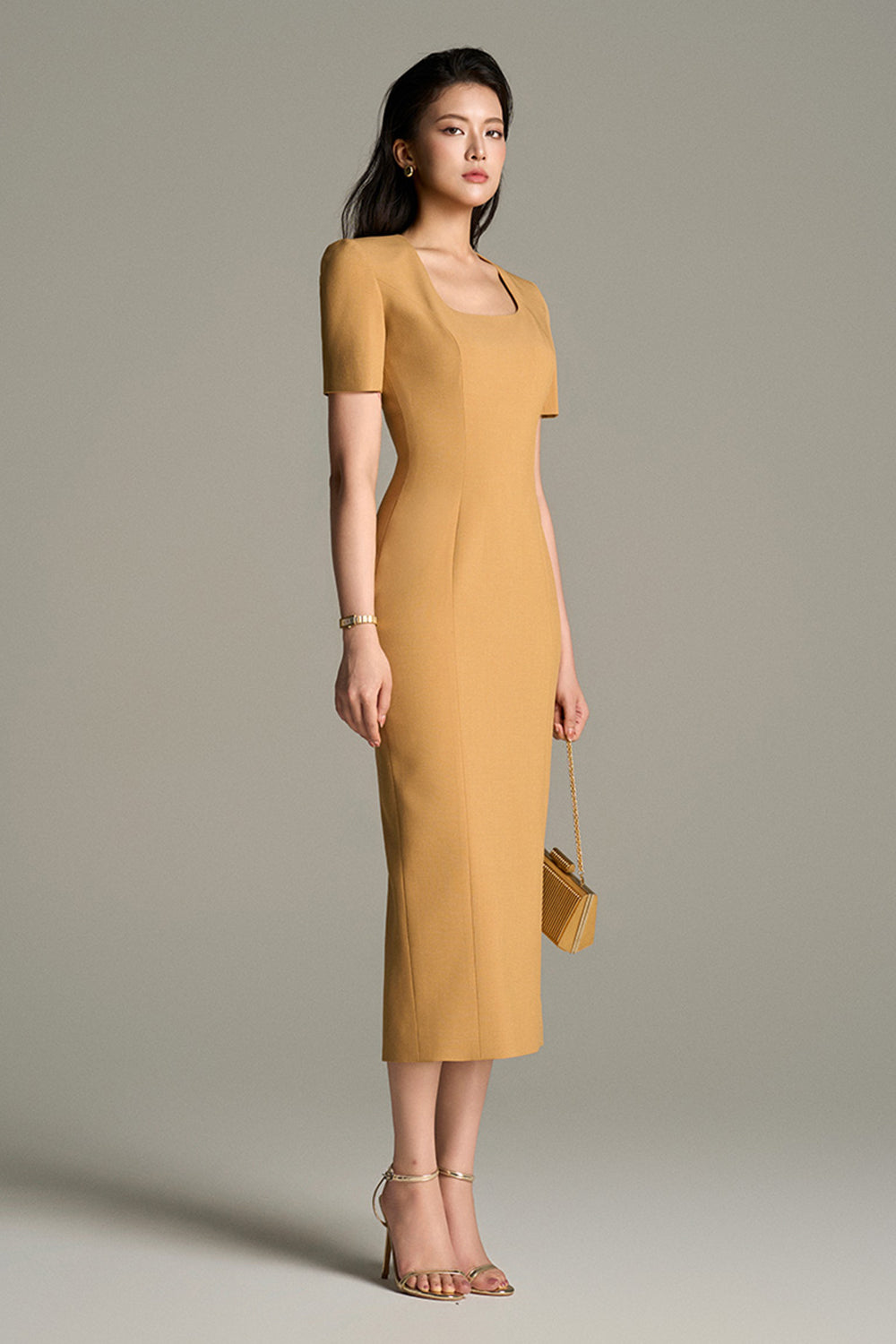 Célure Scoop Neck Midi Dress