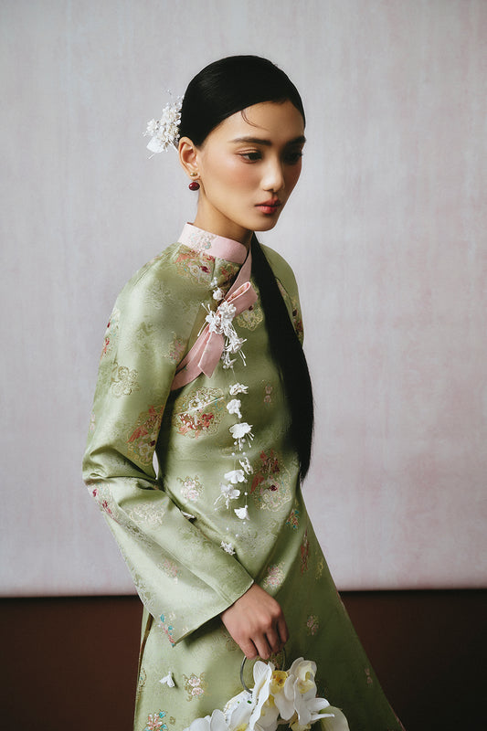 Thuong Uyen Straight Ribbon Ao Dai