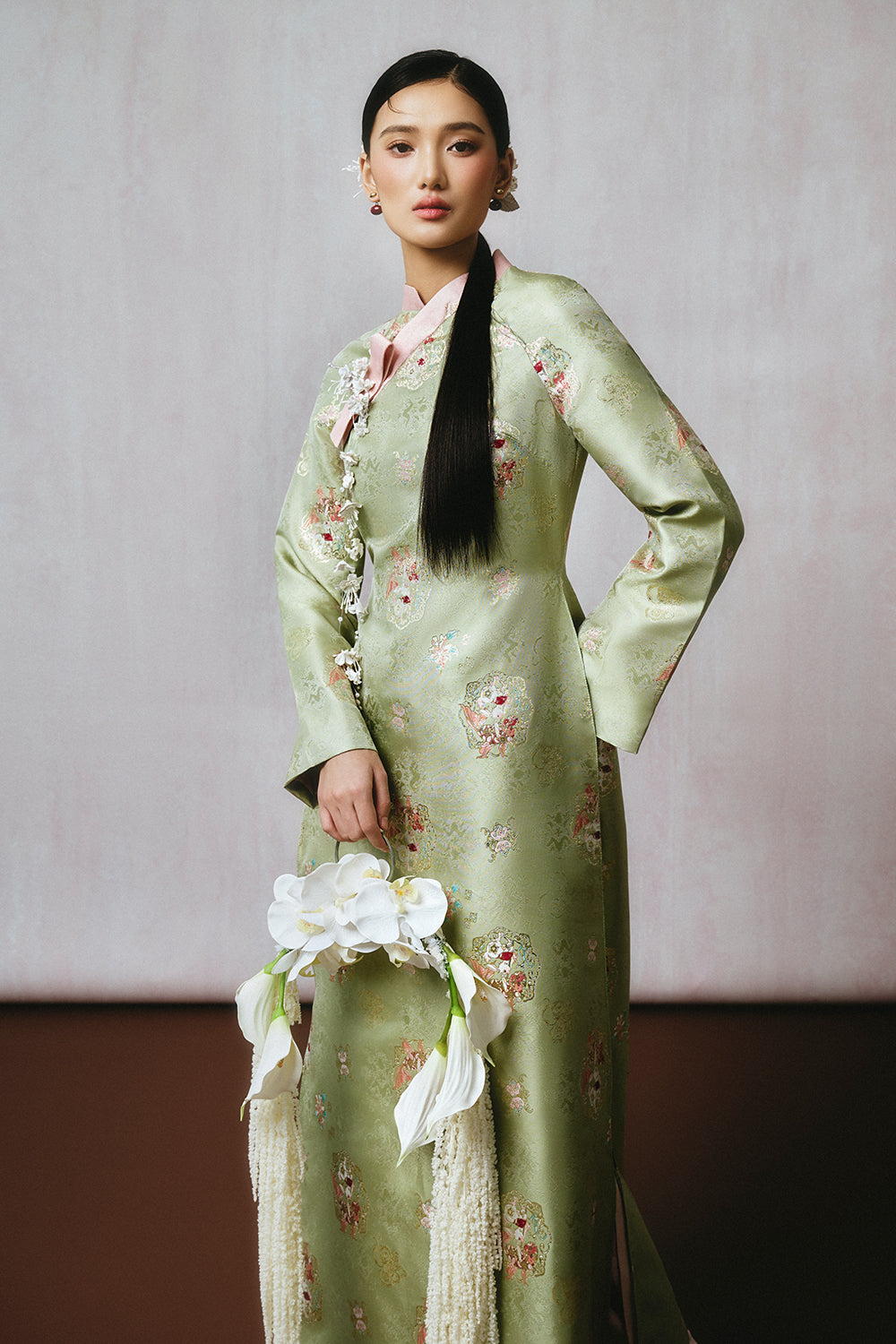 Thuong Uyen Straight Ribbon Ao Dai