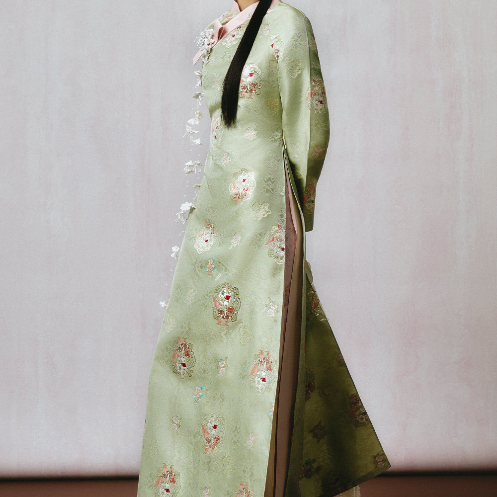 Thuong Uyen Straight Ribbon Ao Dai