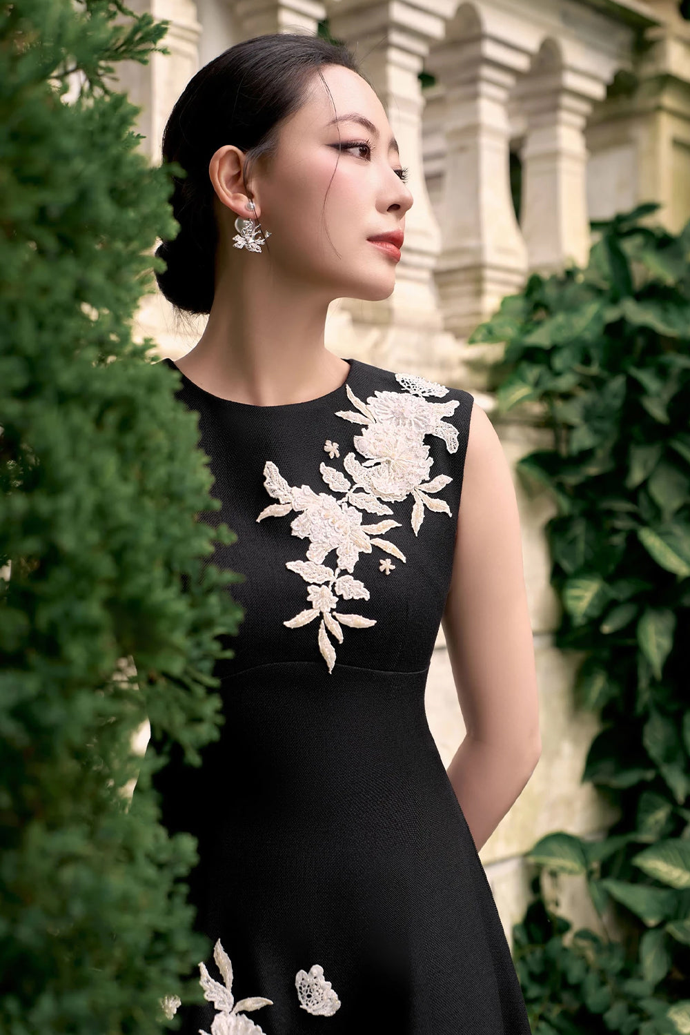 Floréa Embroidery Midi Dress