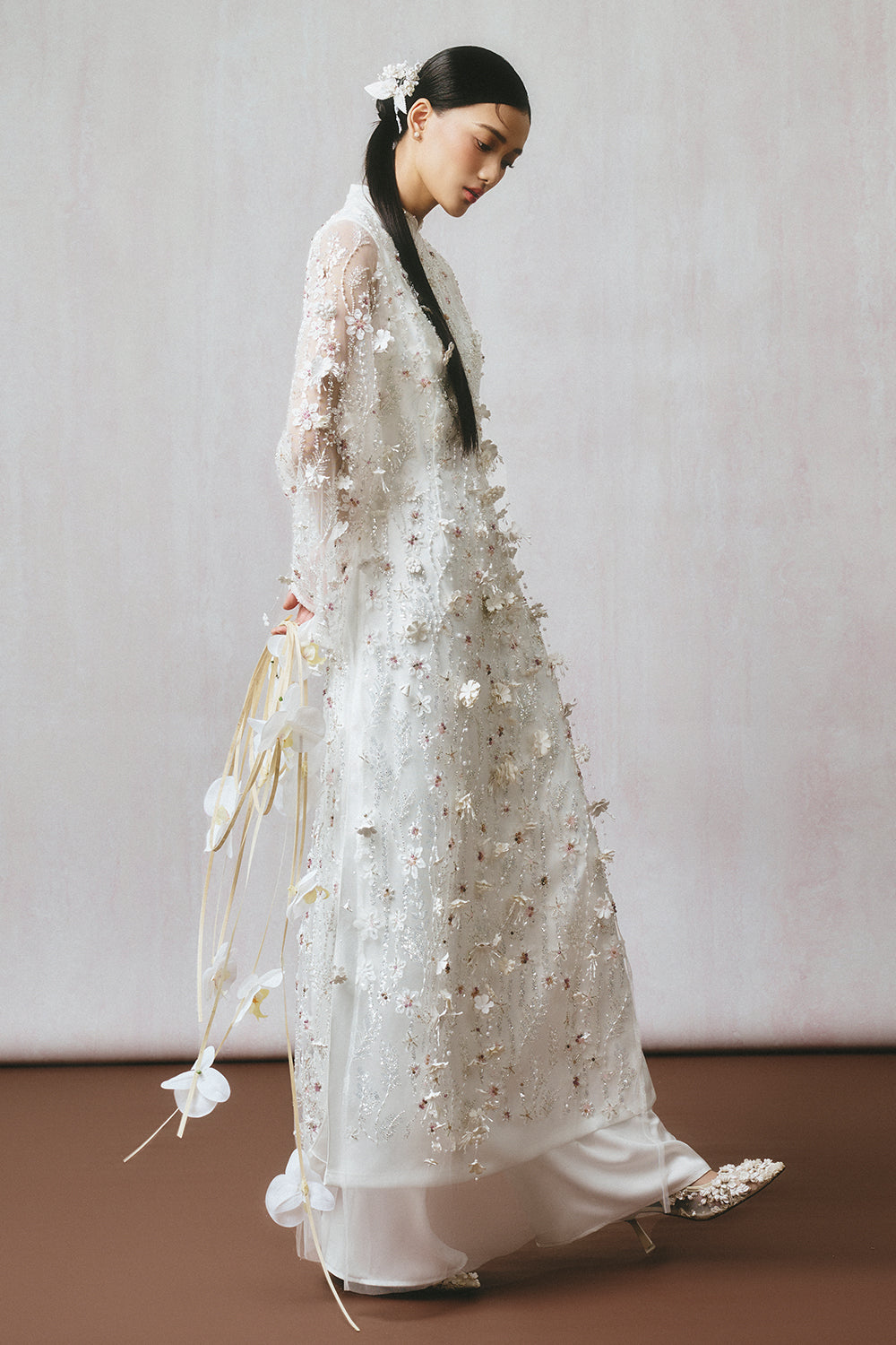 Bach Lien Mandarin Applique Ao Dai