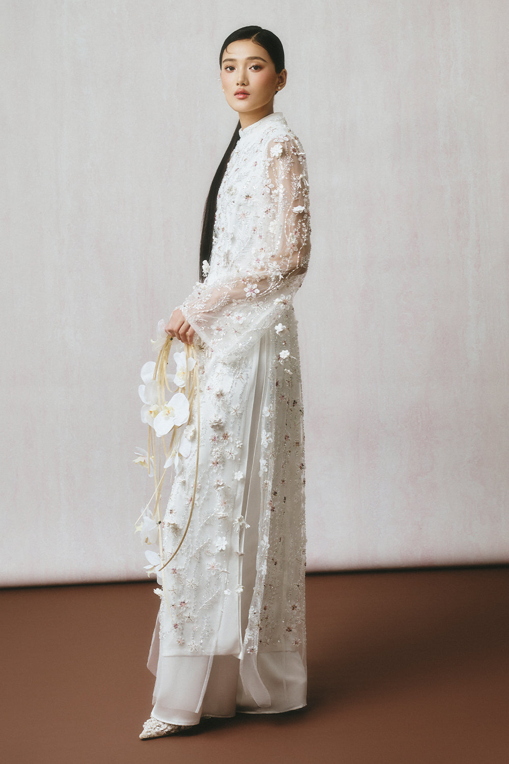 Bach Lien Mandarin Applique Ao Dai