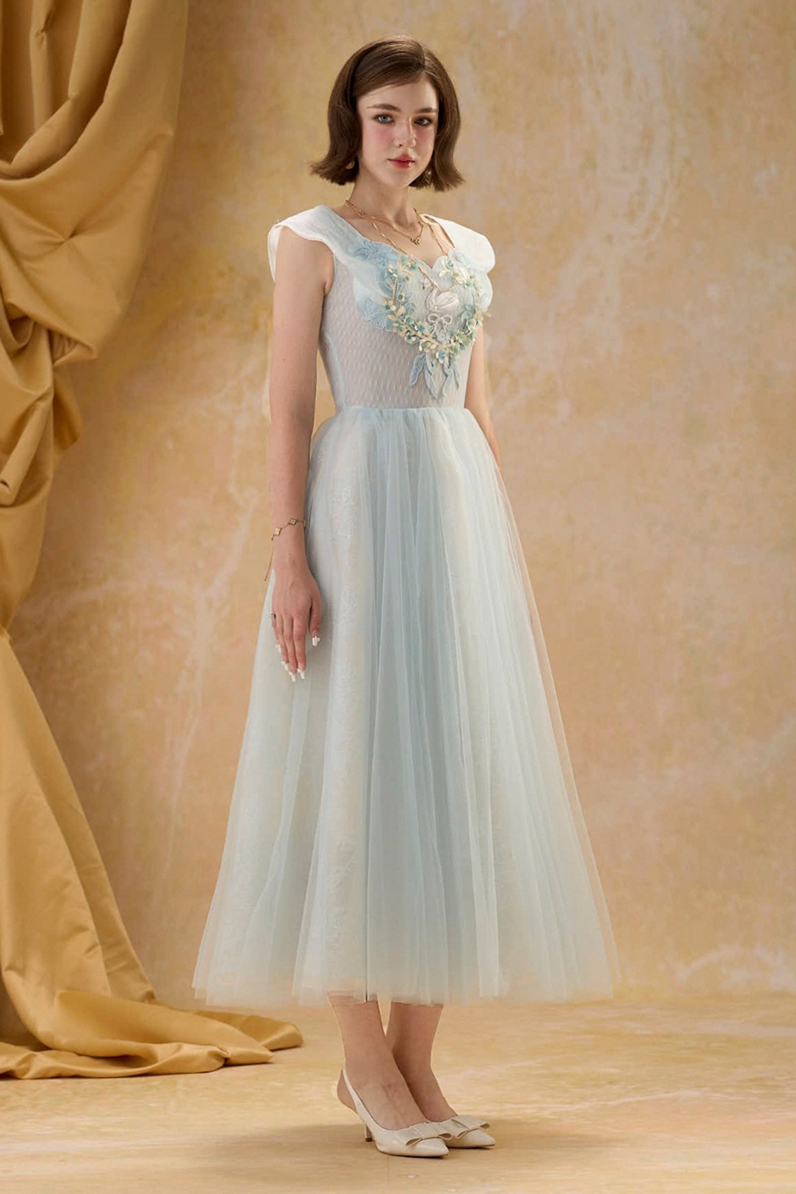 Liana Sweetheart Embroidery Midi Dress