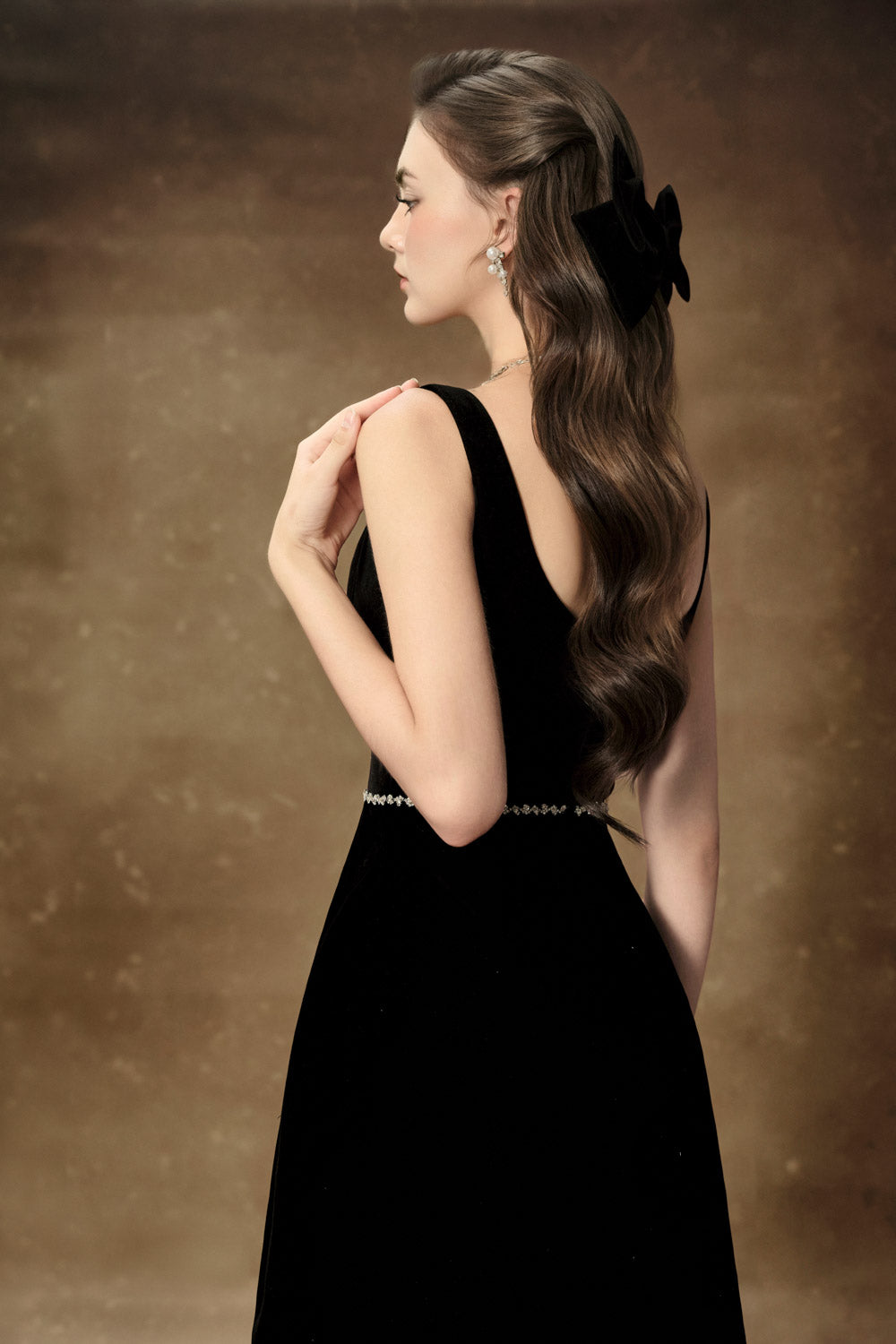 Ali A-line Semi-Heart Neck Velvet Midi Dress