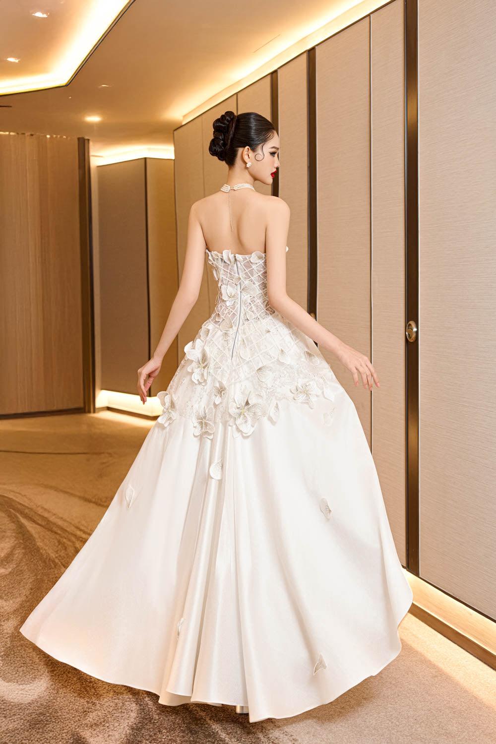 Crystal Couture A-line Sweetheart Neck Mesh Taffeta Floor Length Dress