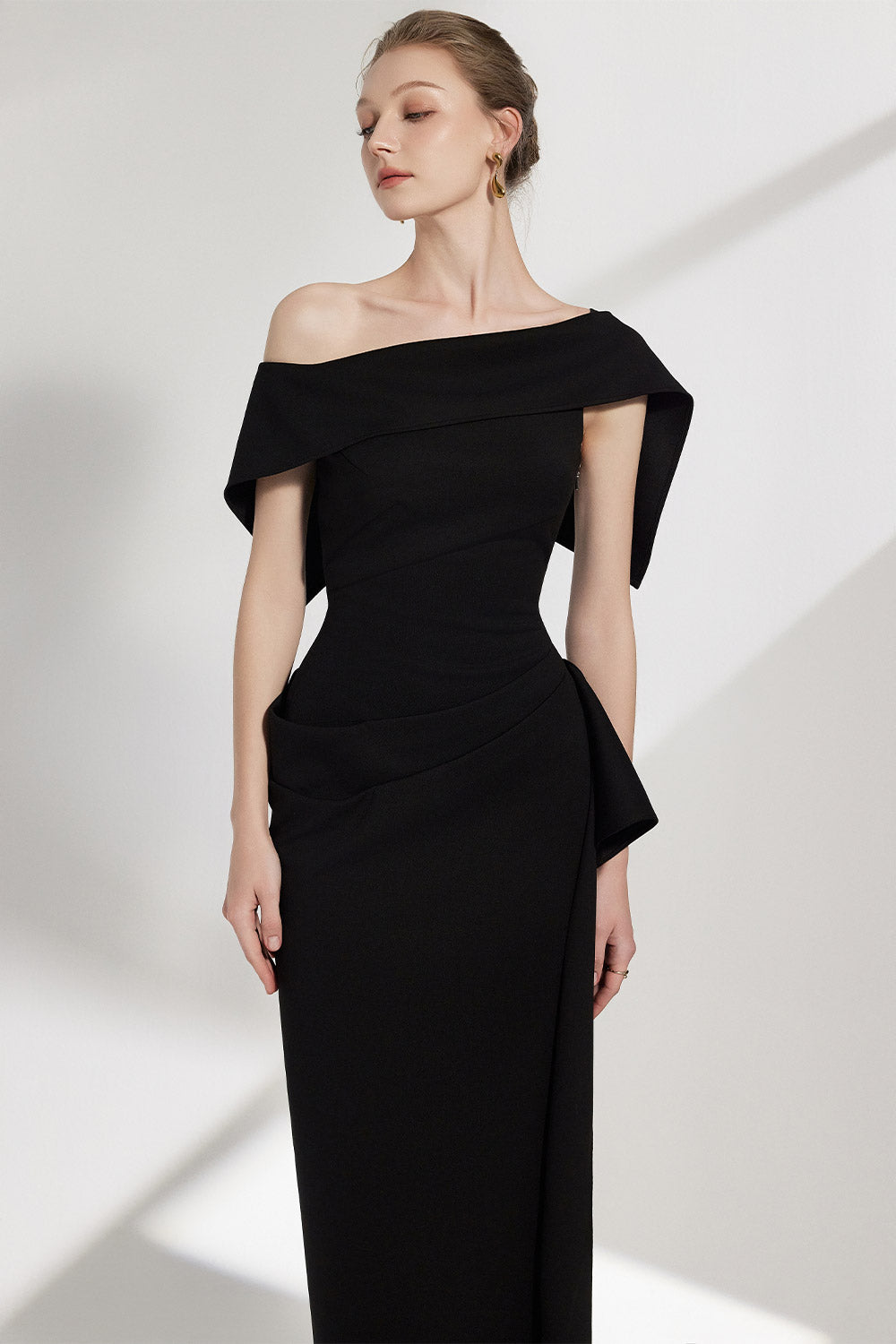 Arene Sheath Diagonal Neck Spandex Midi Dress