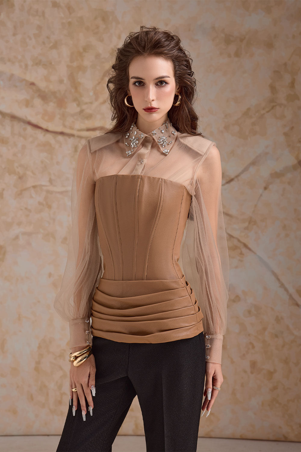 Soline Hourglass Collared Neck Leather Set