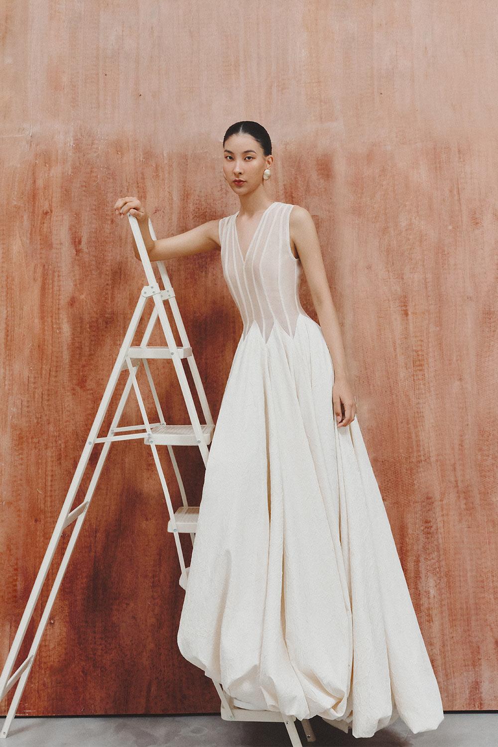 Reyna Gored Sleeveless Foam Organza Floor Length Dress