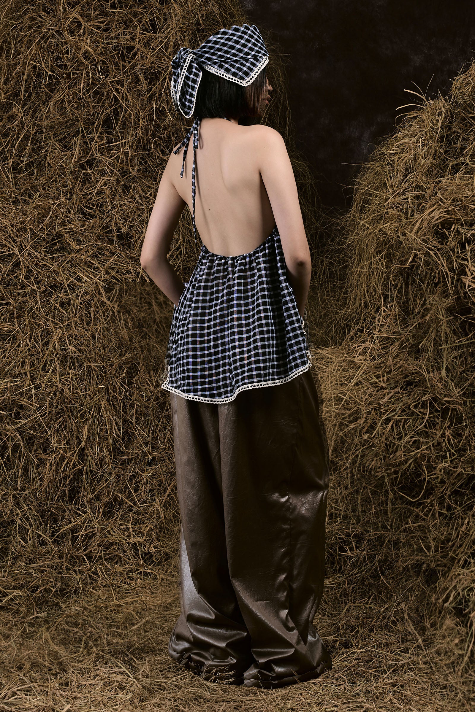 Chao Nghieng Halter Top