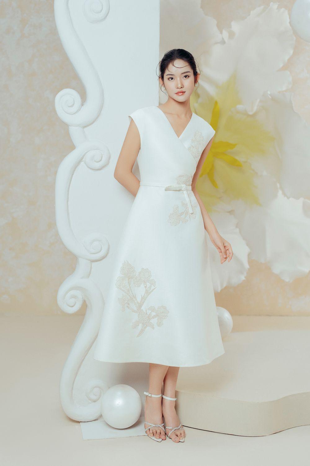 Irises A-line V-Neck Taffeta Midi Dress - MEAN BLVD