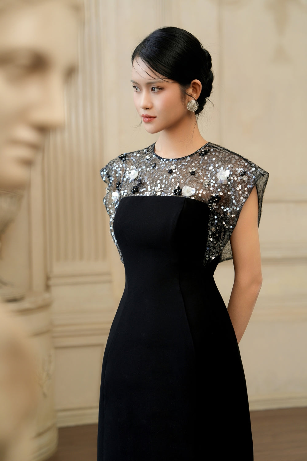 Lyra Mermaid Round Neck Velvet Midi Dress