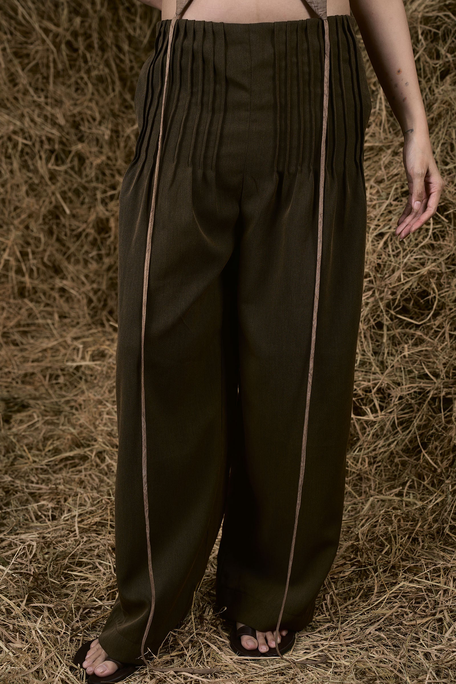 Dat Lanh Pleated Pants