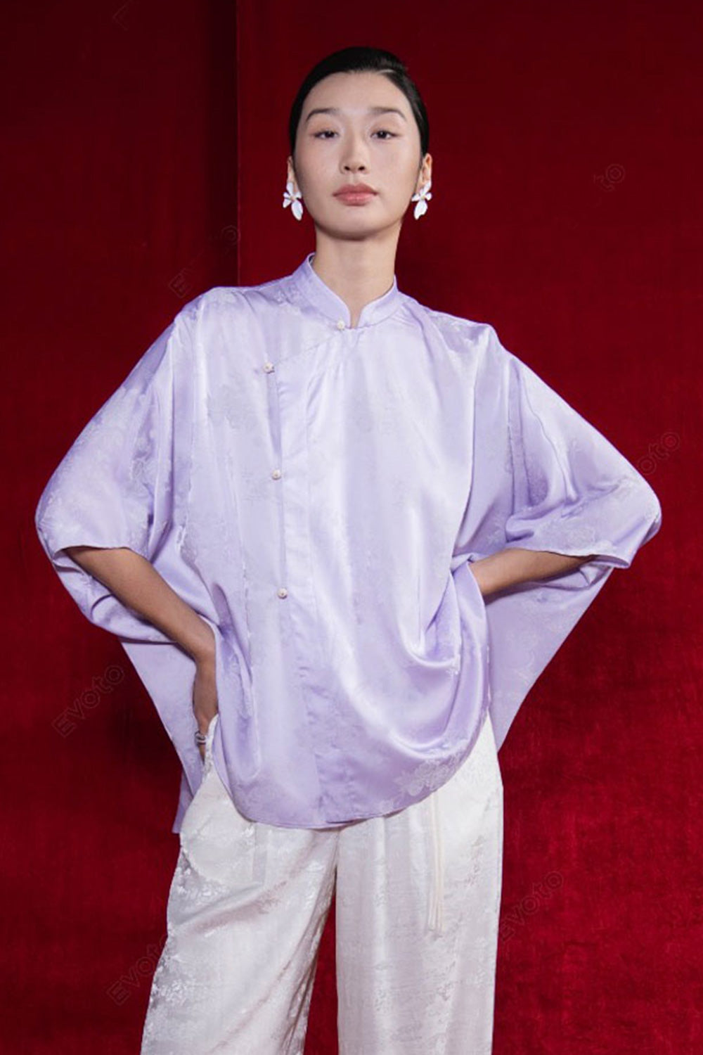 Cam Vien Straight Batwing Sleeved Silk Top