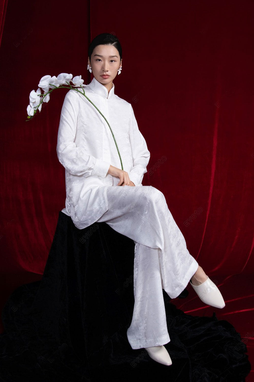 Xuan Chi Straight Cuff Sleeved Silk Top