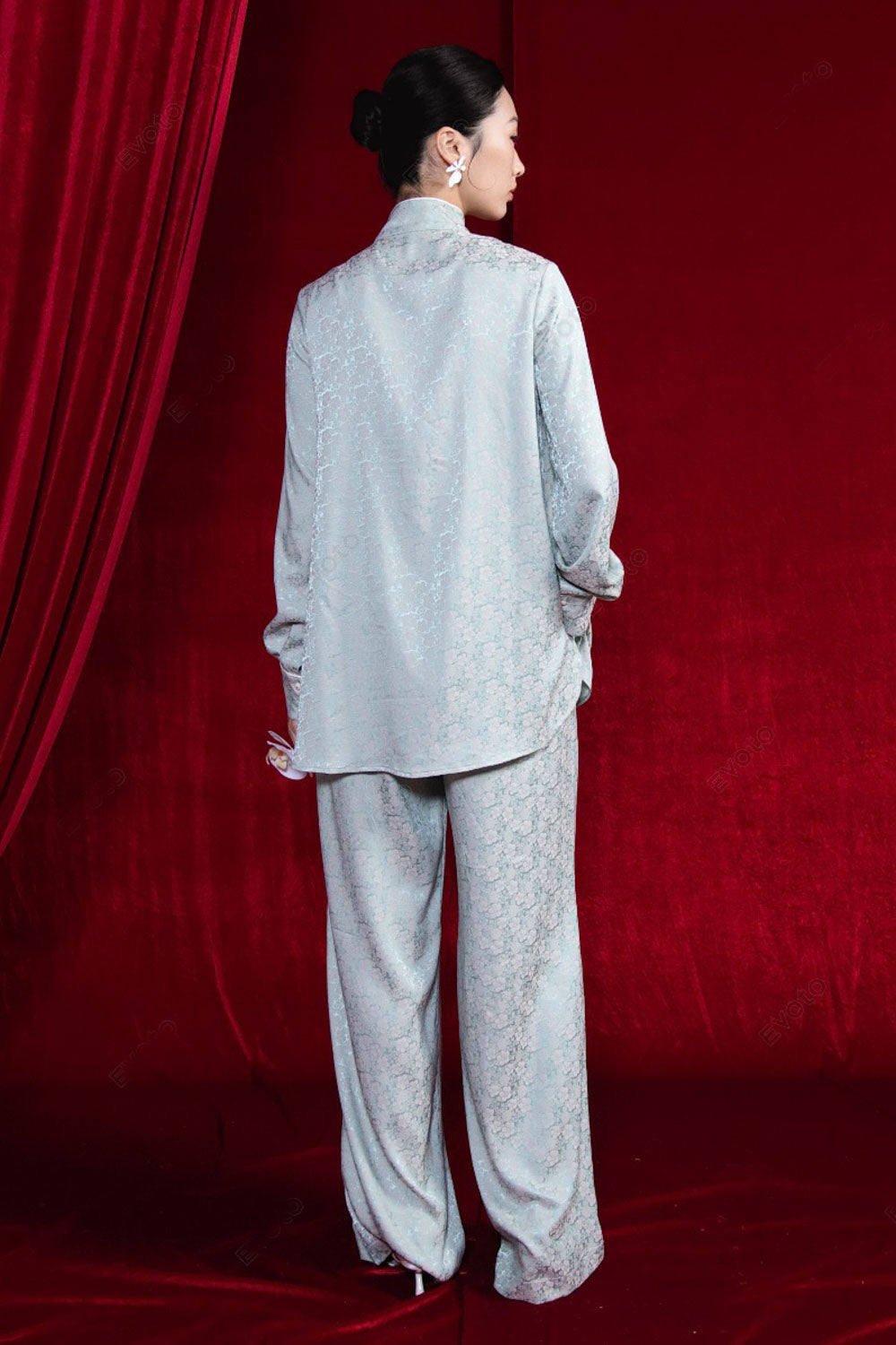 Xuan Chi Straight Cuff Sleeved Silk Top