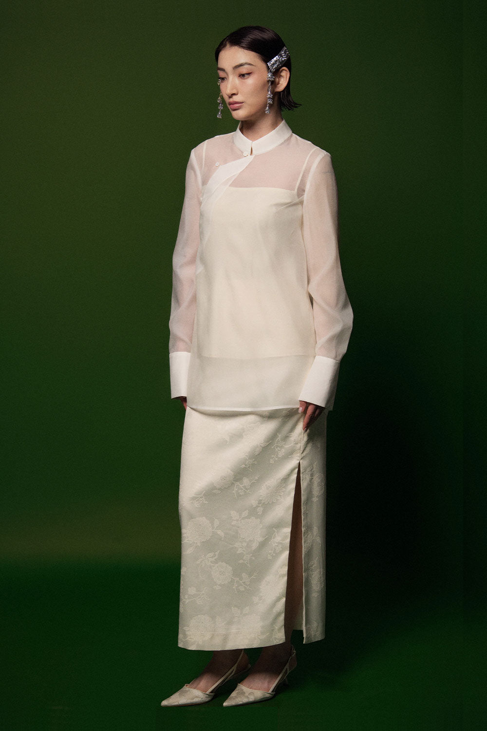 Tinh Duyen Straight Side Slit Taffeta Midi Skirt