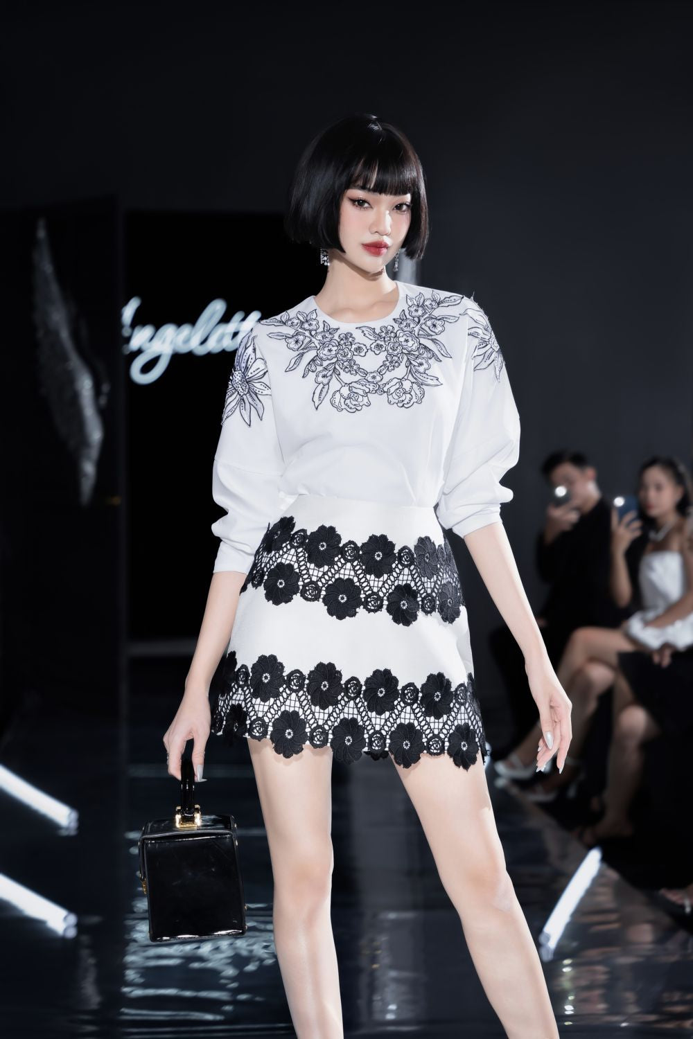 Trefle Straight Round Neck Kate Shirt