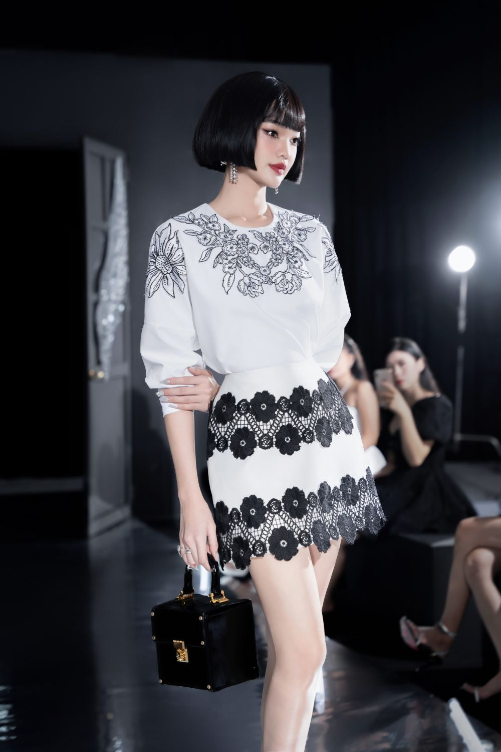 Trefle Straight Round Neck Kate Shirt
