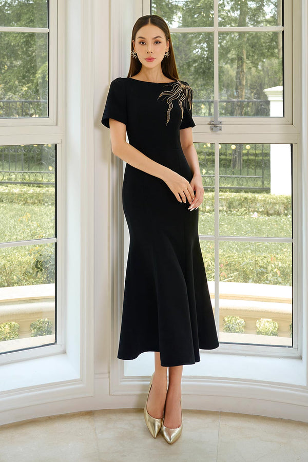 Calita Trumpet Boat Neck Twill Midi Dress