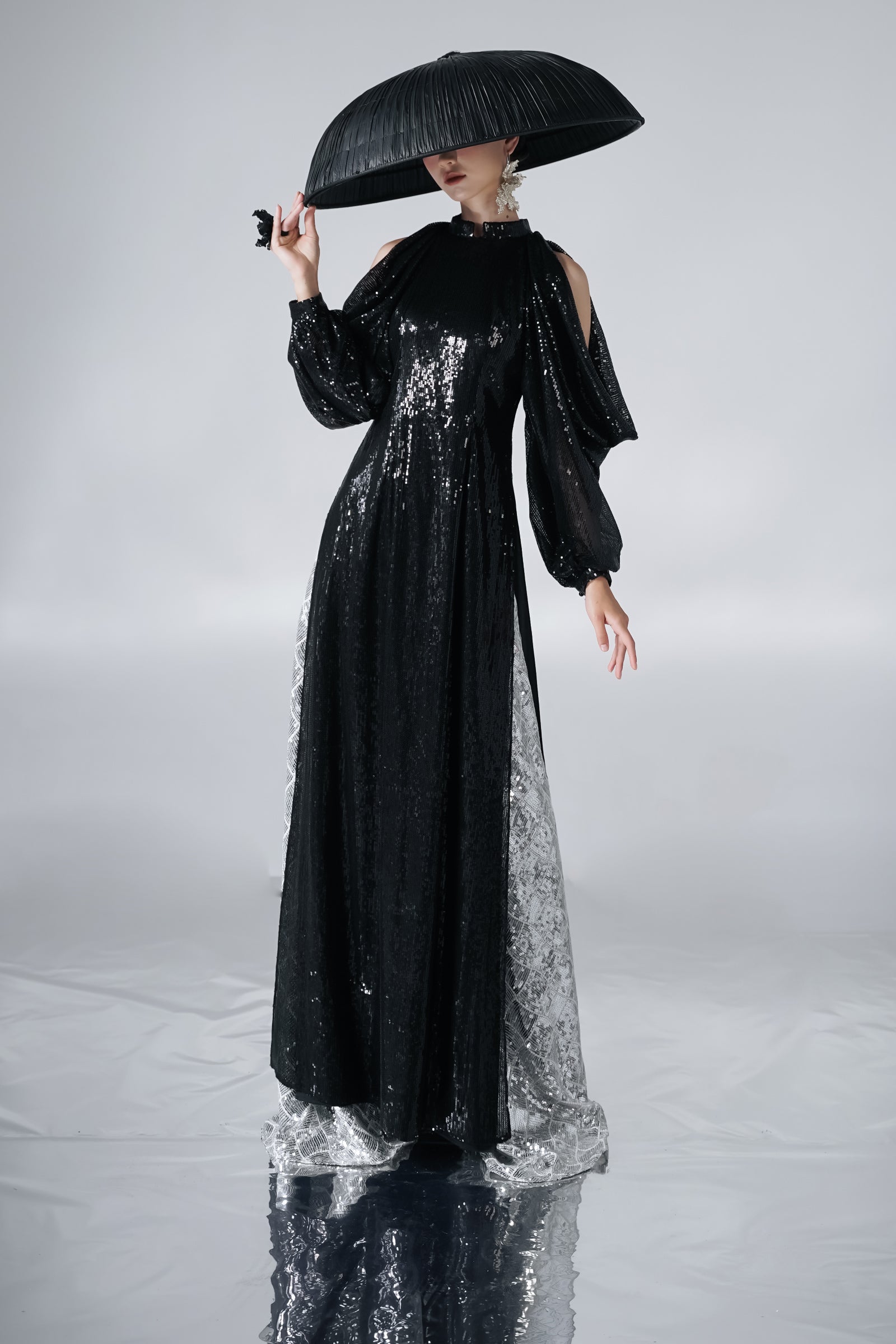 Huyen Mong Split Sleeve Ao Dai Set