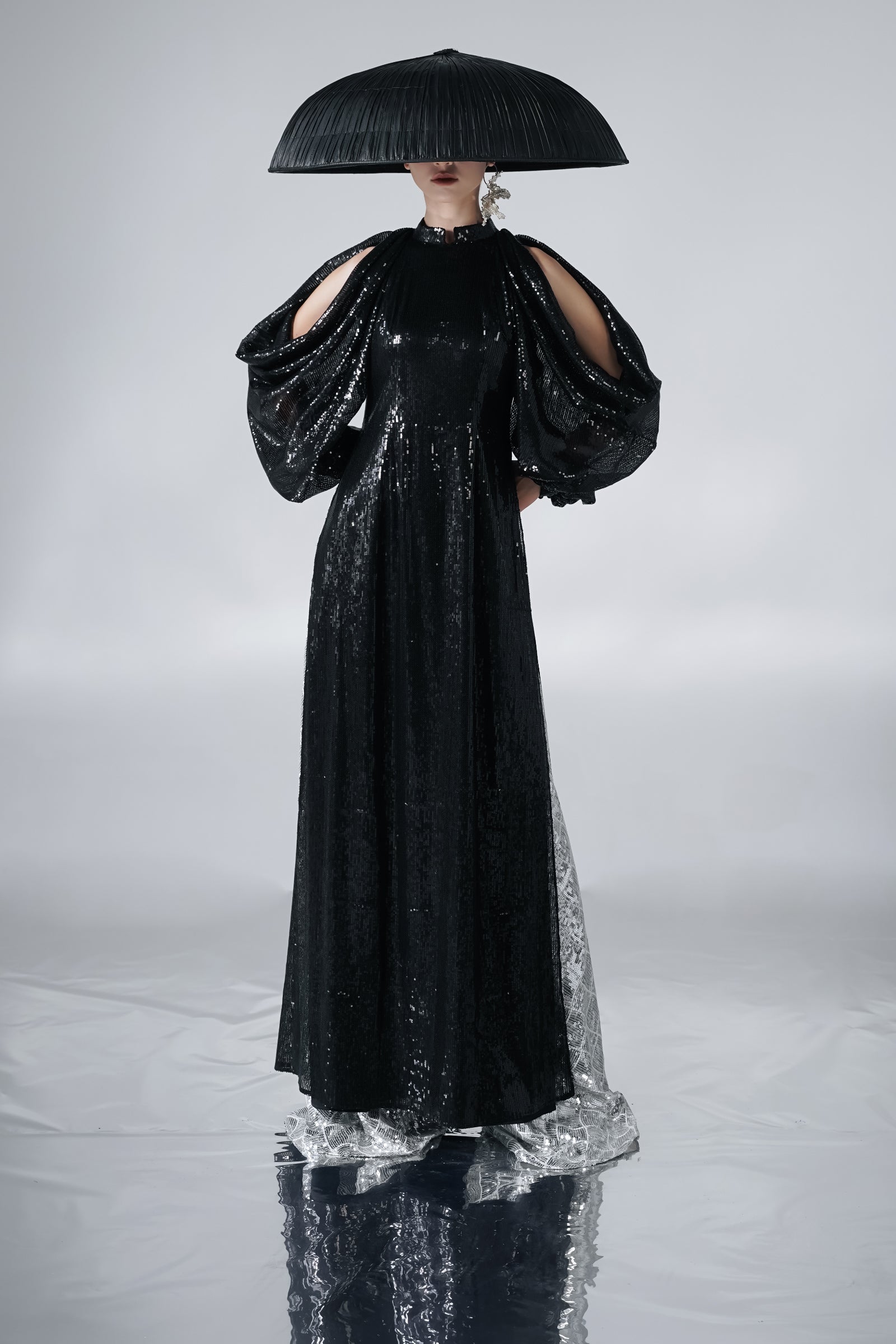 Huyen Mong Split Sleeve Ao Dai Set