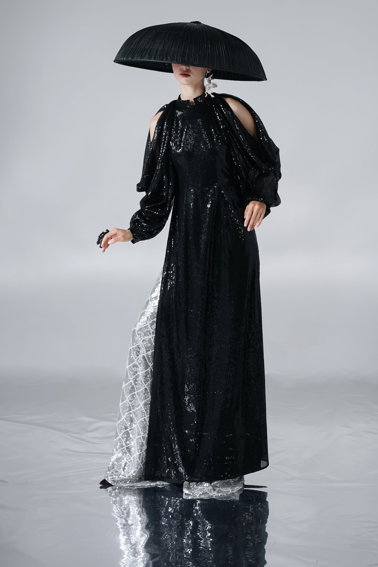 Huyen Mong Split Sleeve Ao Dai Set