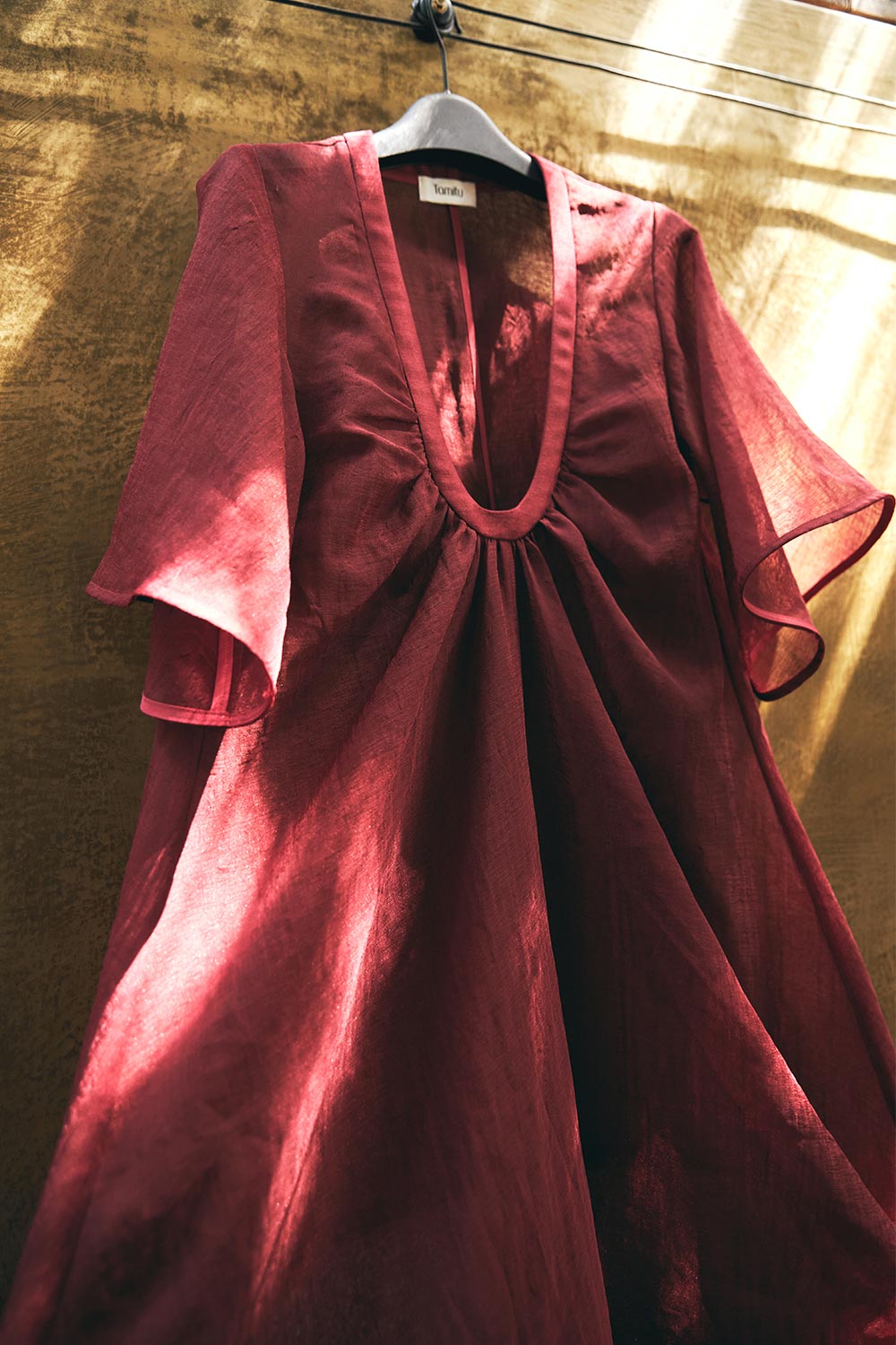 Juliet Trapezoid Butterfly Sleeved Organza Maxi Dress