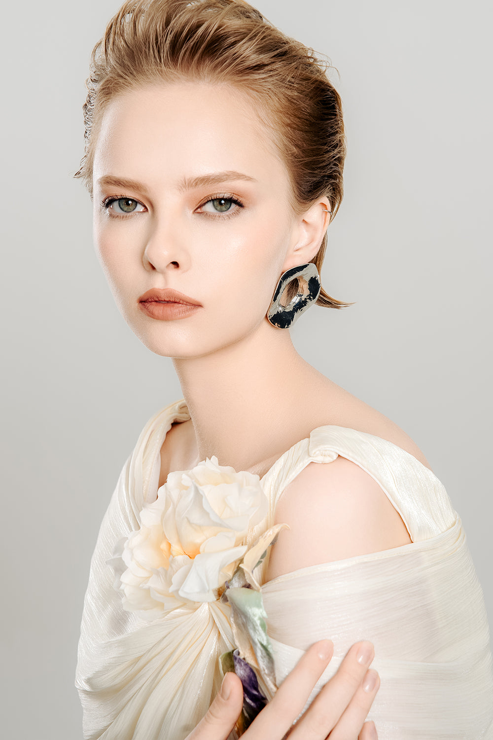 Sugar Pearl Bubble Asymmetric Shoulder Crinkle Chiffon Mini Dress