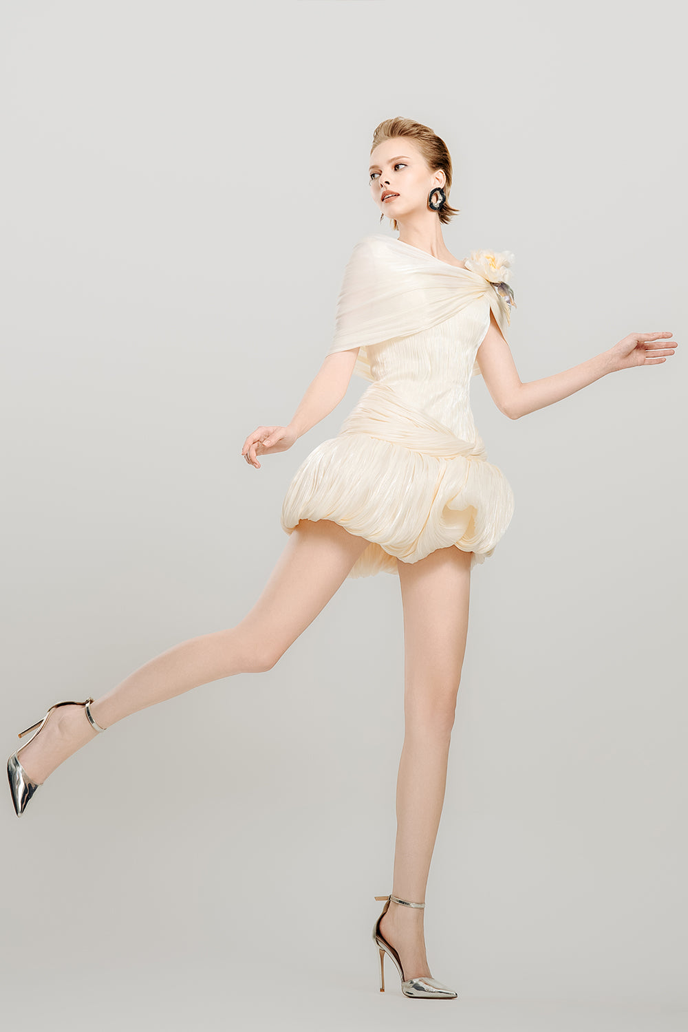 Women's Sugar Pearl Bubble/Balloon Asymmetric Shoulder Crinkle Chiffon Mini Dress Customize Cream MEAN BLVD
