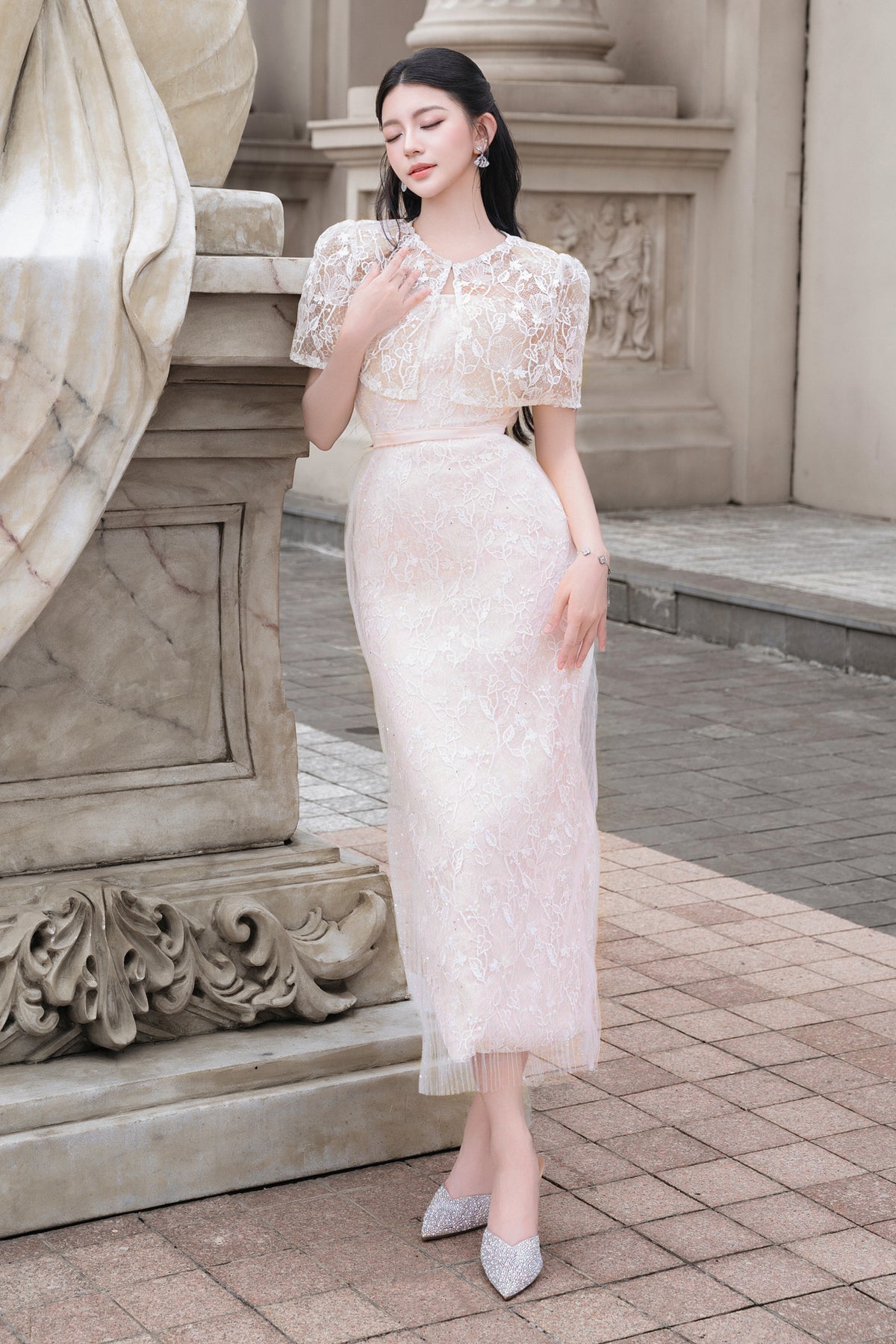 Camelia Applique Cape