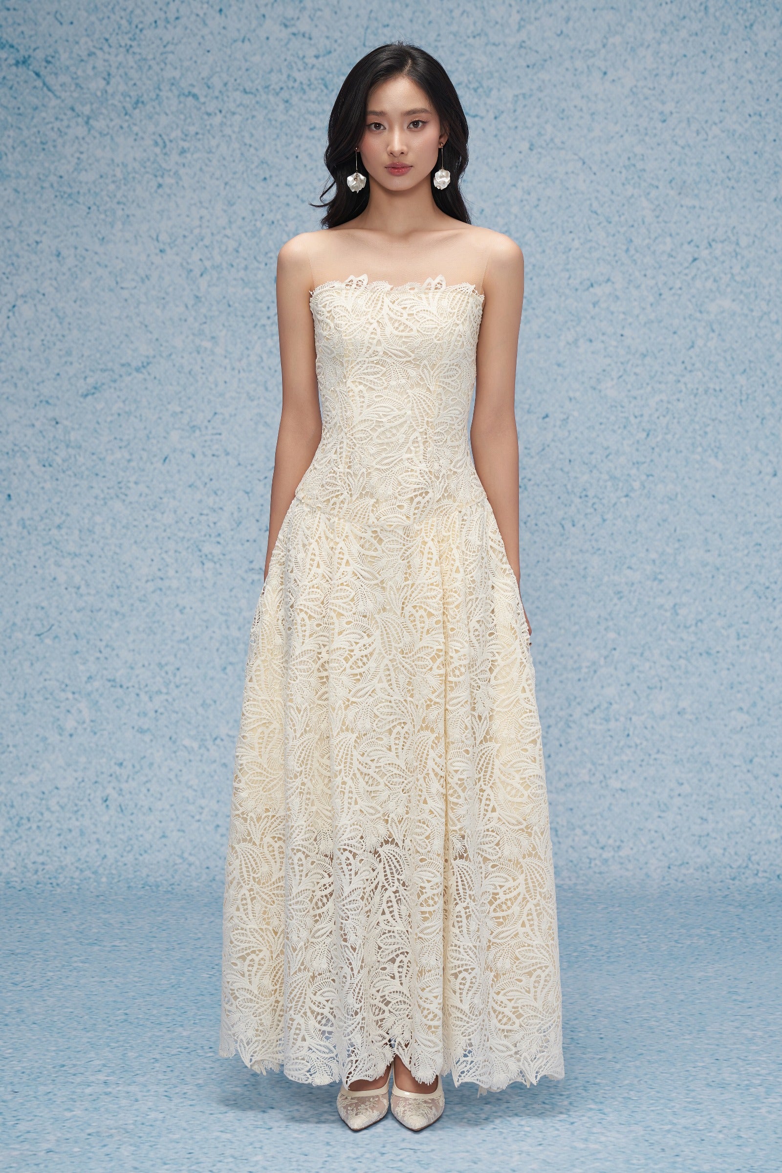 Nely Lace Maxi Dress