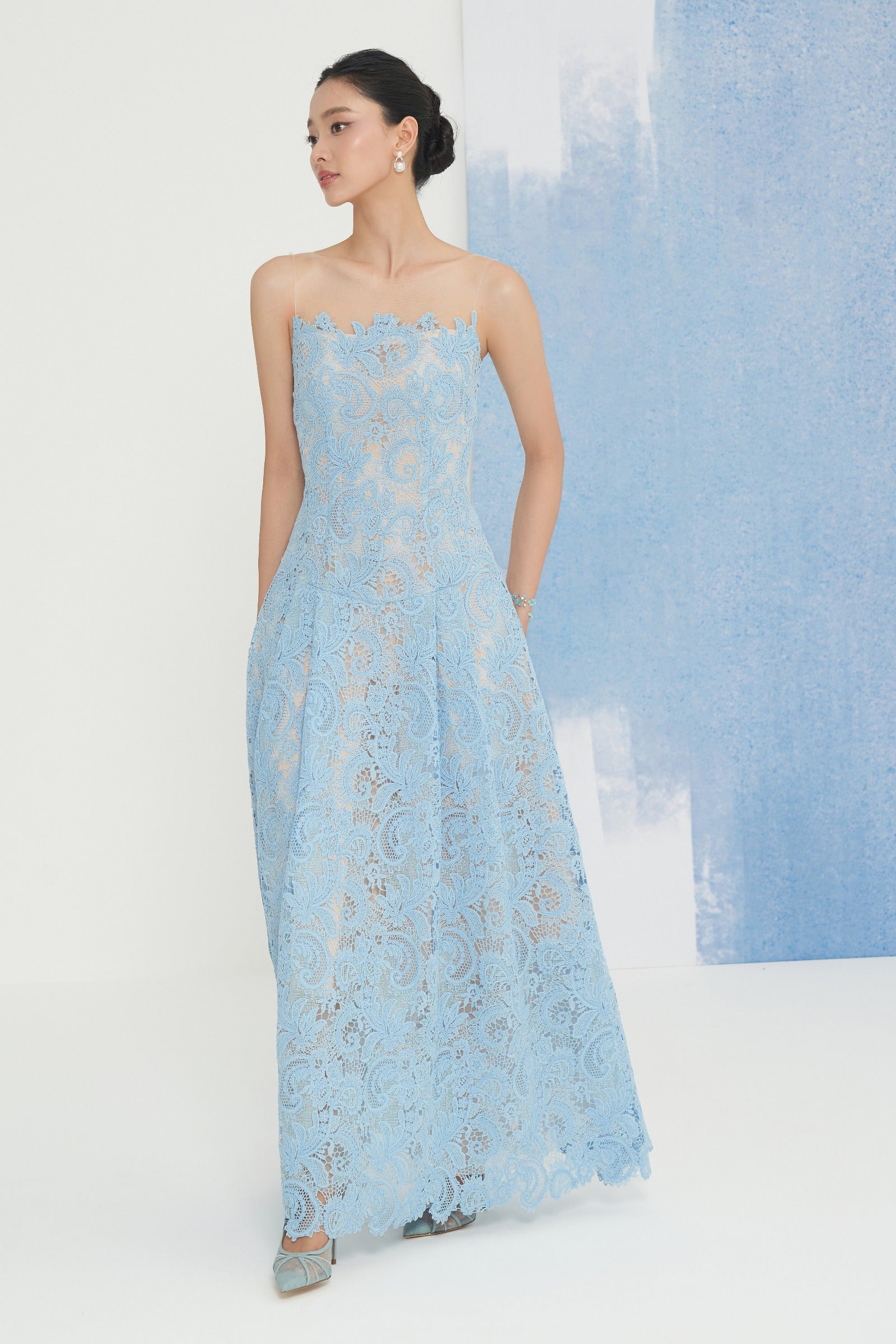 Nely Lace Maxi Dress