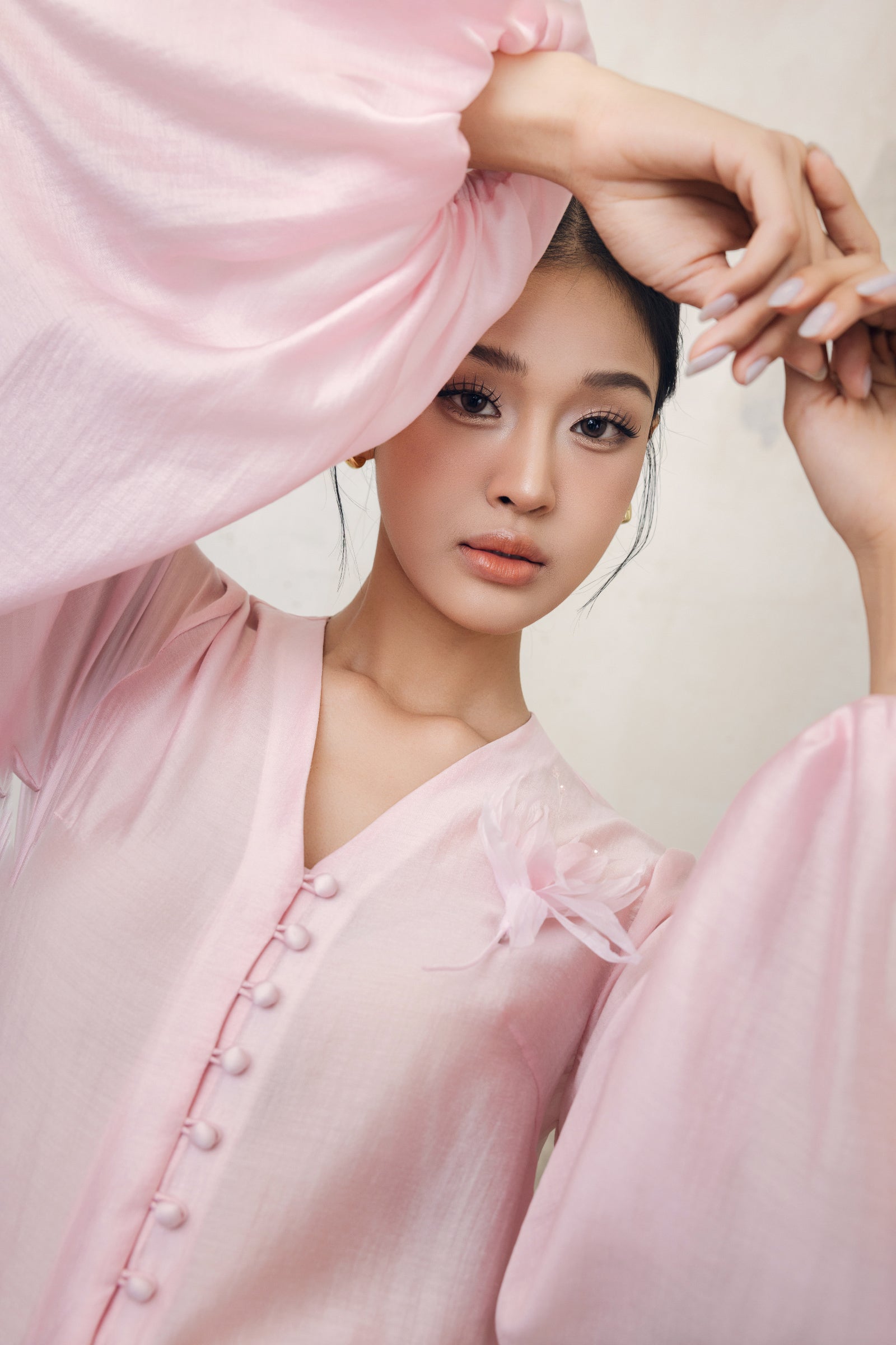 Hong Yen Bishop Sleeve Shirt