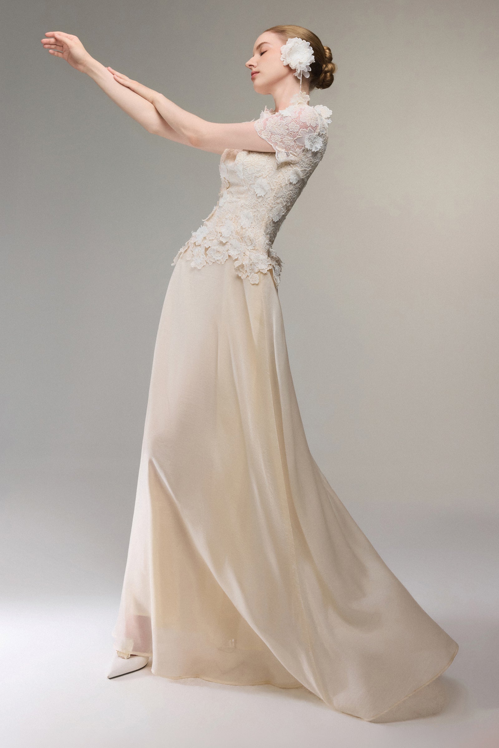 Élan Applique Maxi Dress