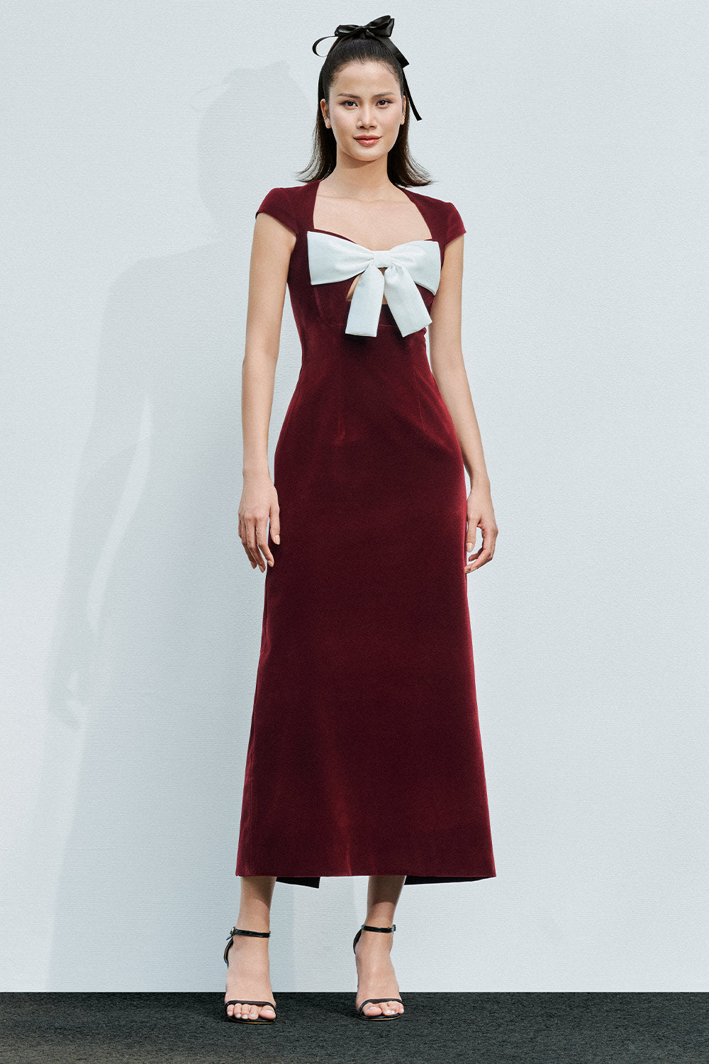 Madelyn A-line Queen Anne Neck Velvet Midi Dress - Maroon / S