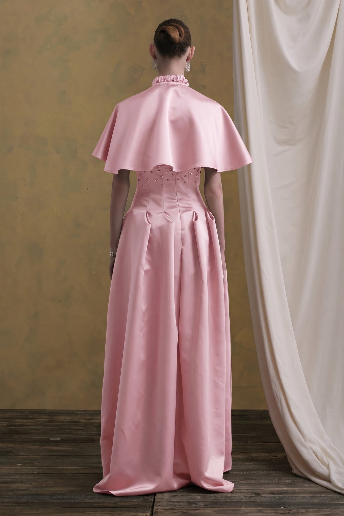 Verena Tie Neck Set