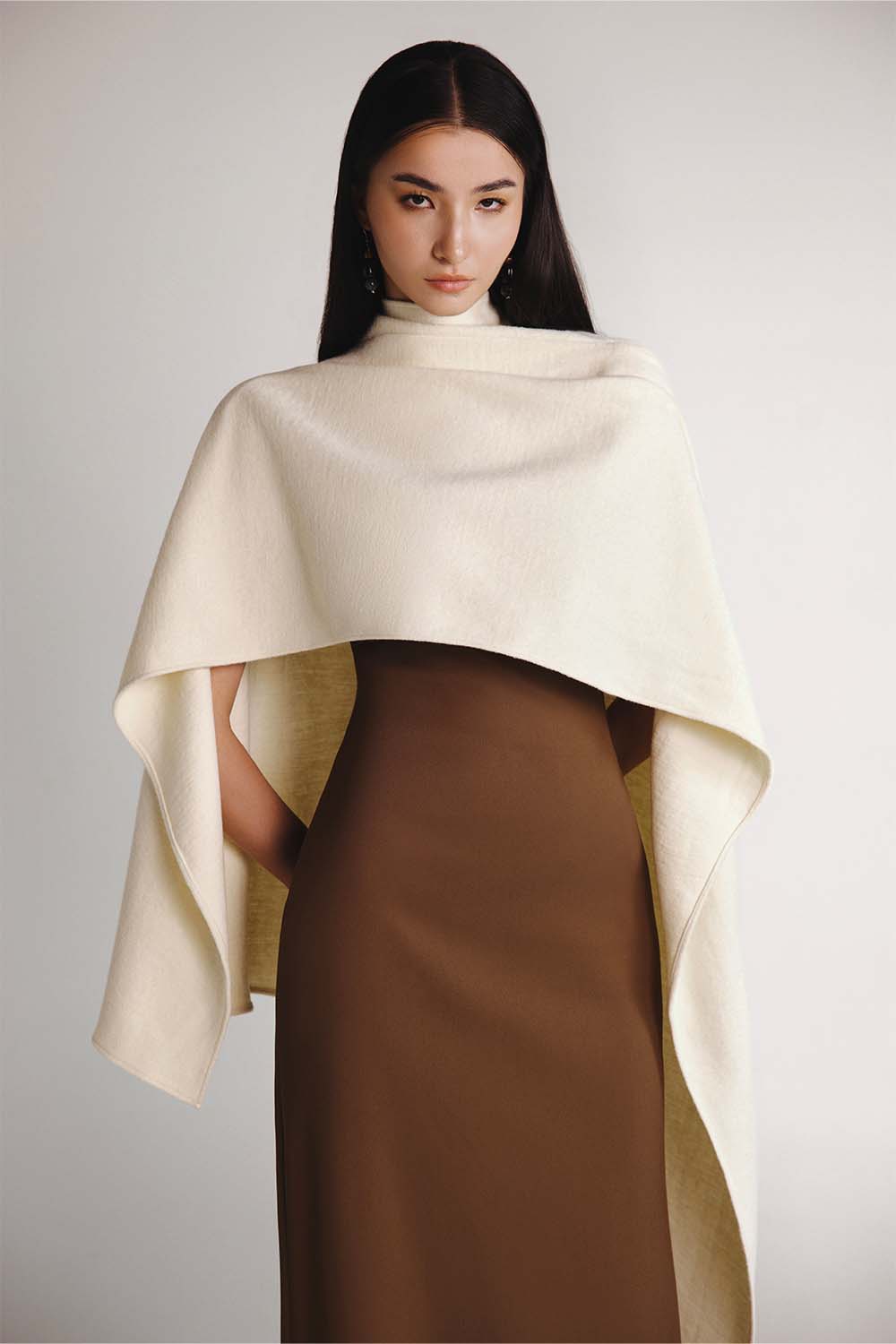 Da Asymmetric High Neck Gauze Cape