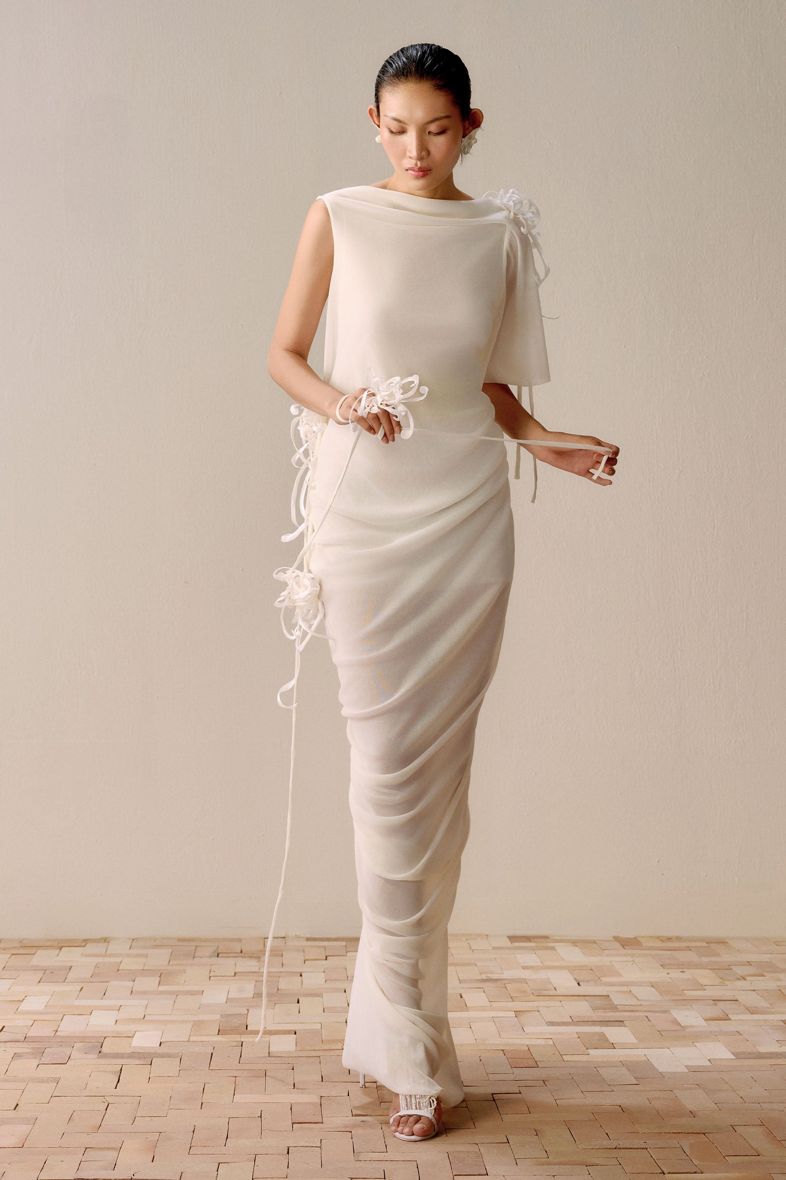 iris maxi dress Draped Pearled Ivory / L Sentmoon Linen Maxi Dress Good Size:2 Y this is the dress