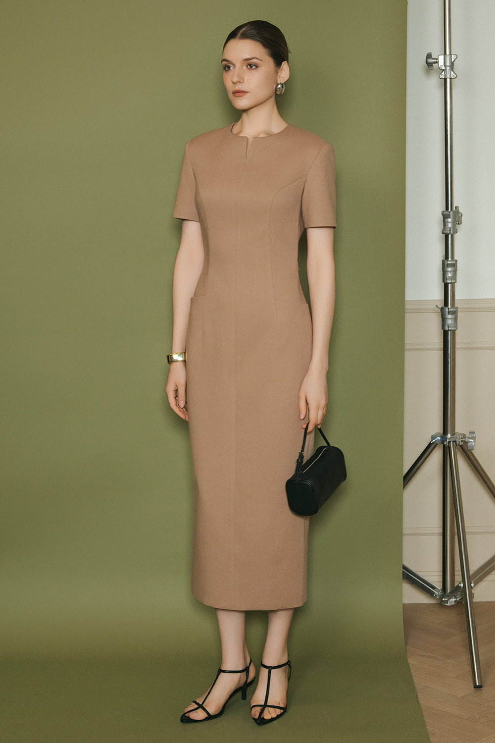 Isabella Notch Neck Wool Midi Dress Sand / M